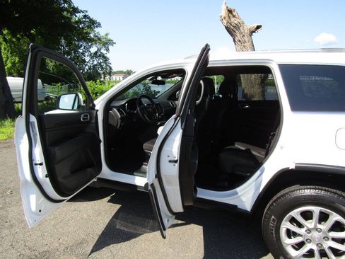 Used 2021 Jeep Grand Cherokee Laredo AWD/4WD image 21