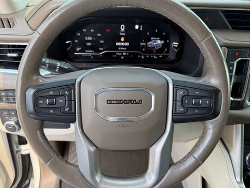 Used 2022 GMC Yukon XL Denali AWD/4WD image 15