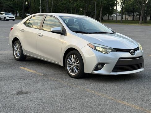 Used 2015 Toyota Corolla LE FWD image 1