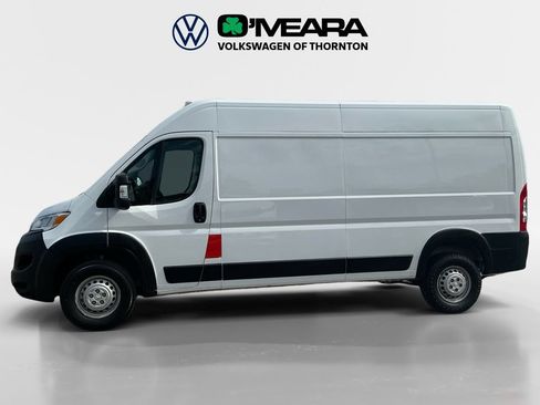 Used 2025 RAM ProMaster 2500 w/ Convenience Group FWD image 2