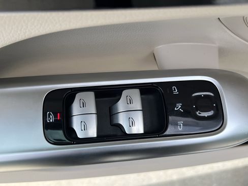 Used 2025 Mercedes-Benz C 300 Sedan image 15