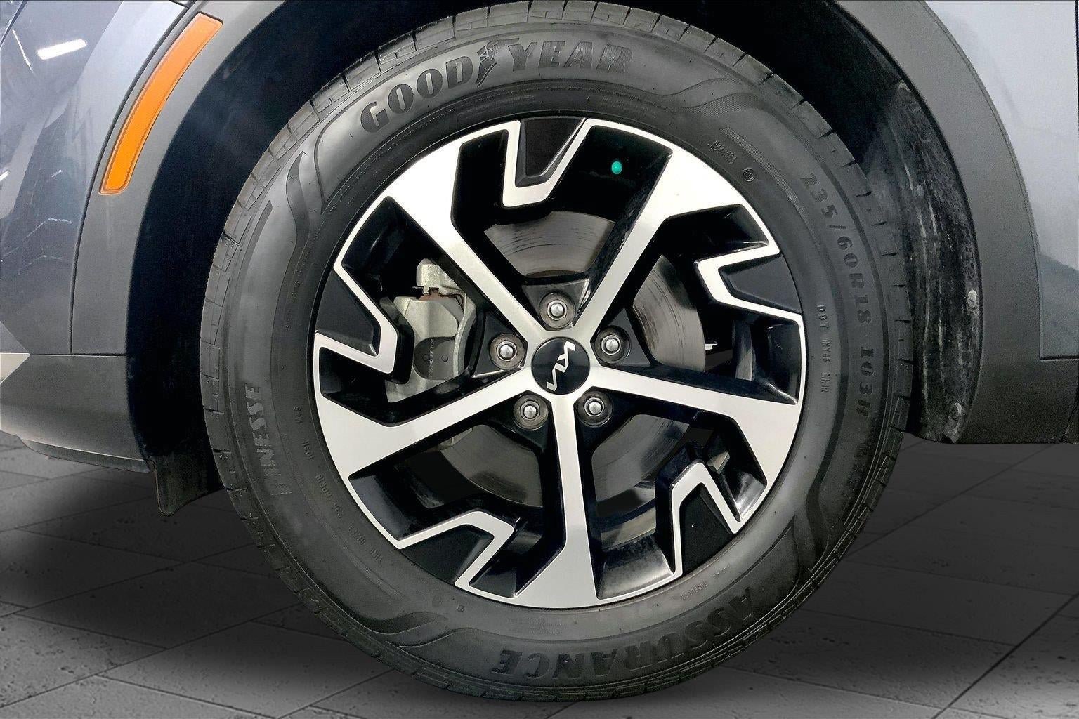 Used 2025 Kia Sportage EX FWD image 9