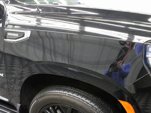 Used 2024 GMC Yukon XL SLT w/ SLT Luxury Package image 34