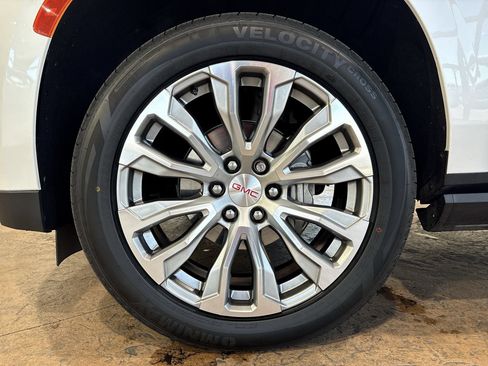 Used 2023 GMC Yukon Denali AWD/4WD image 10