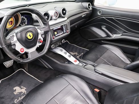 Used 2017 Ferrari California T RWD image 29