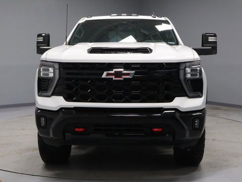 Used 2024 Chevrolet Silverado 2500 ZR2 w/ Technology Package image 7