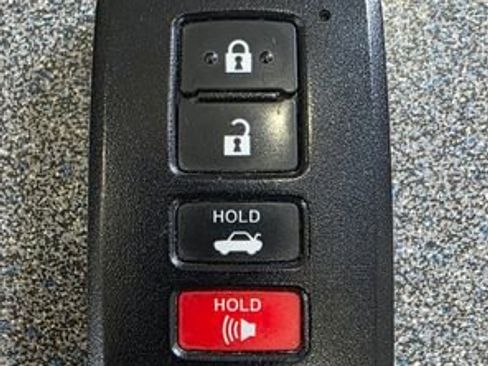 Used 2017 Toyota Corolla image 30