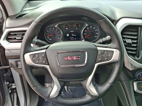 Certified 2023 GMC Acadia SLT w/ Preferred Package image 11