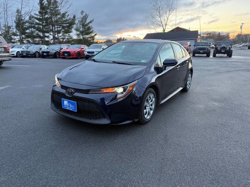 Used 2020 Toyota Corolla LE image 2