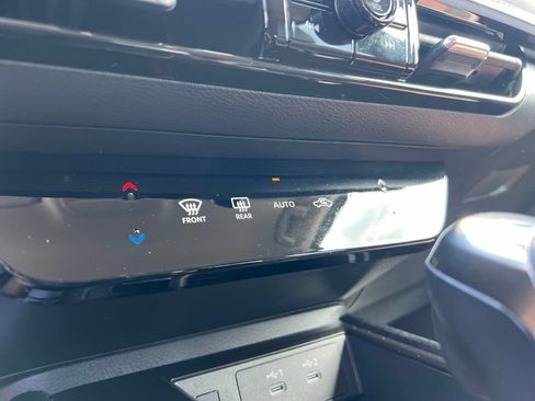 Used 2025 Nissan Kicks SR AWD/4WD image 10