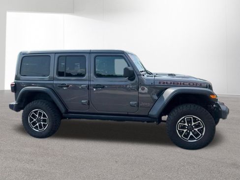 Used 2025 Jeep Wrangler Unlimited Rubicon w/ Convenience Group AWD/4WD image 22