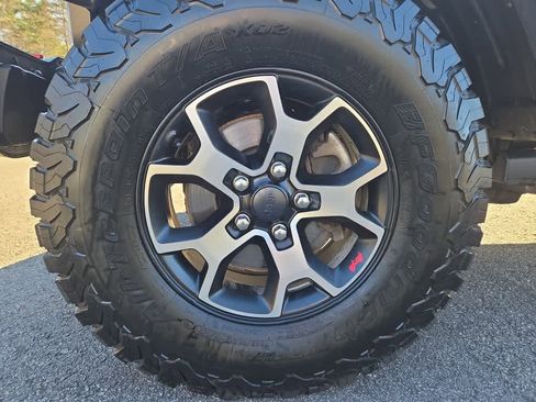 Used 2021 Jeep Wrangler Unlimited Rubicon w/ Safety Group AWD/4WD image 12