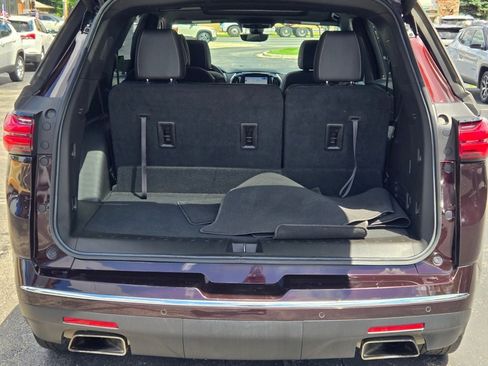 Used 2023 Chevrolet Traverse Premier FWD image 15