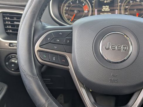 Used 2021 Jeep Cherokee Latitude Plus image 23