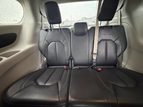 Used 2020 Chrysler Voyager Lxi FWD image 19