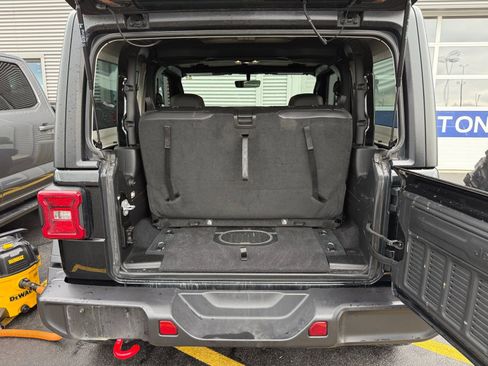 Used 2023 Jeep Wrangler Rubicon w/ LED Lighting Group image 35