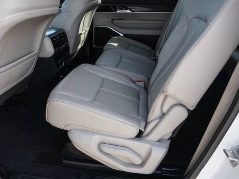 Used 2024 Jeep Wagoneer Series II w/ Flexible Seating Group RWD image 21