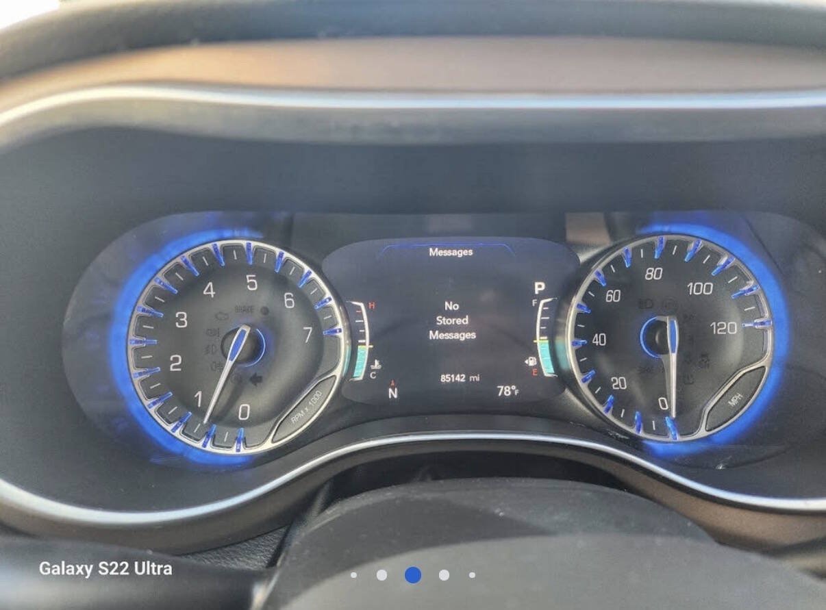 Used 2017 Chrysler Pacifica Touring-L Plus FWD image 10