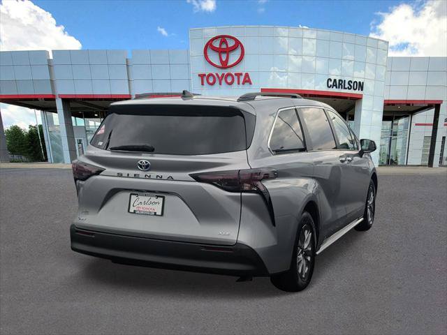 Certified 2025 Toyota Sienna XLE FWD image 4