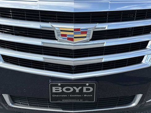 Used 2019 Cadillac Escalade ESV Luxury AWD/4WD image 33