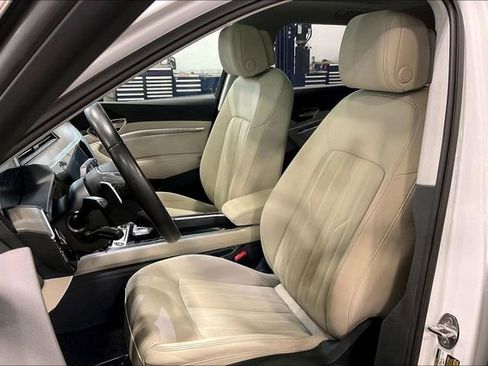Certified 2024 Audi Q8 e-tron Premium Plus w/ Premium Plus Package AWD/4WD image 25