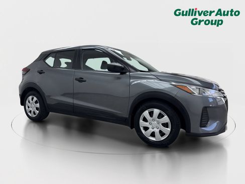 Used 2022 Nissan Kicks S FWD image 12