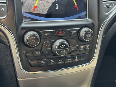 Used 2018 Jeep Grand Cherokee Altitude image 14