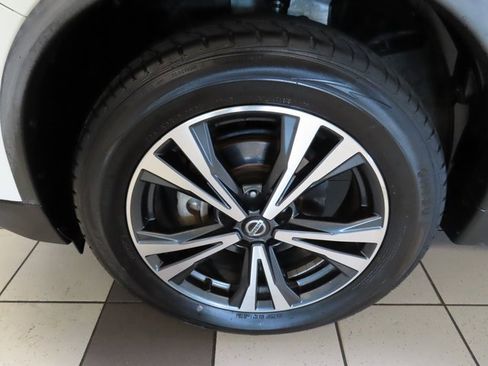 Used 2020 Nissan Rogue SV w/ Premium Package image 16