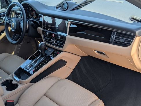 Certified 2025 Porsche Macan AWD/4WD image 13