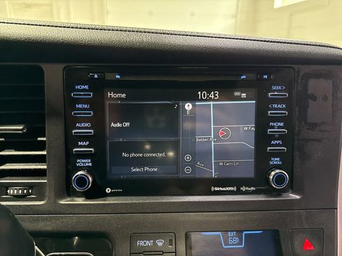Used 2020 Toyota Sienna XLE w/ XLE Navigation Package FWD image 17
