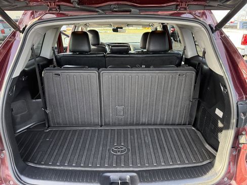 Used 2018 Toyota Highlander XLE image 12