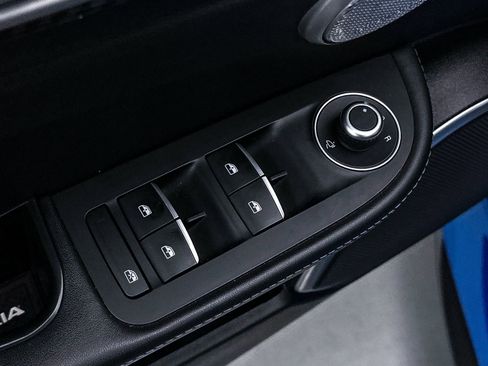 Used 2018 Alfa Romeo Giulia Quadrifoglio w/ Driver Assist Dynamic Package image 21