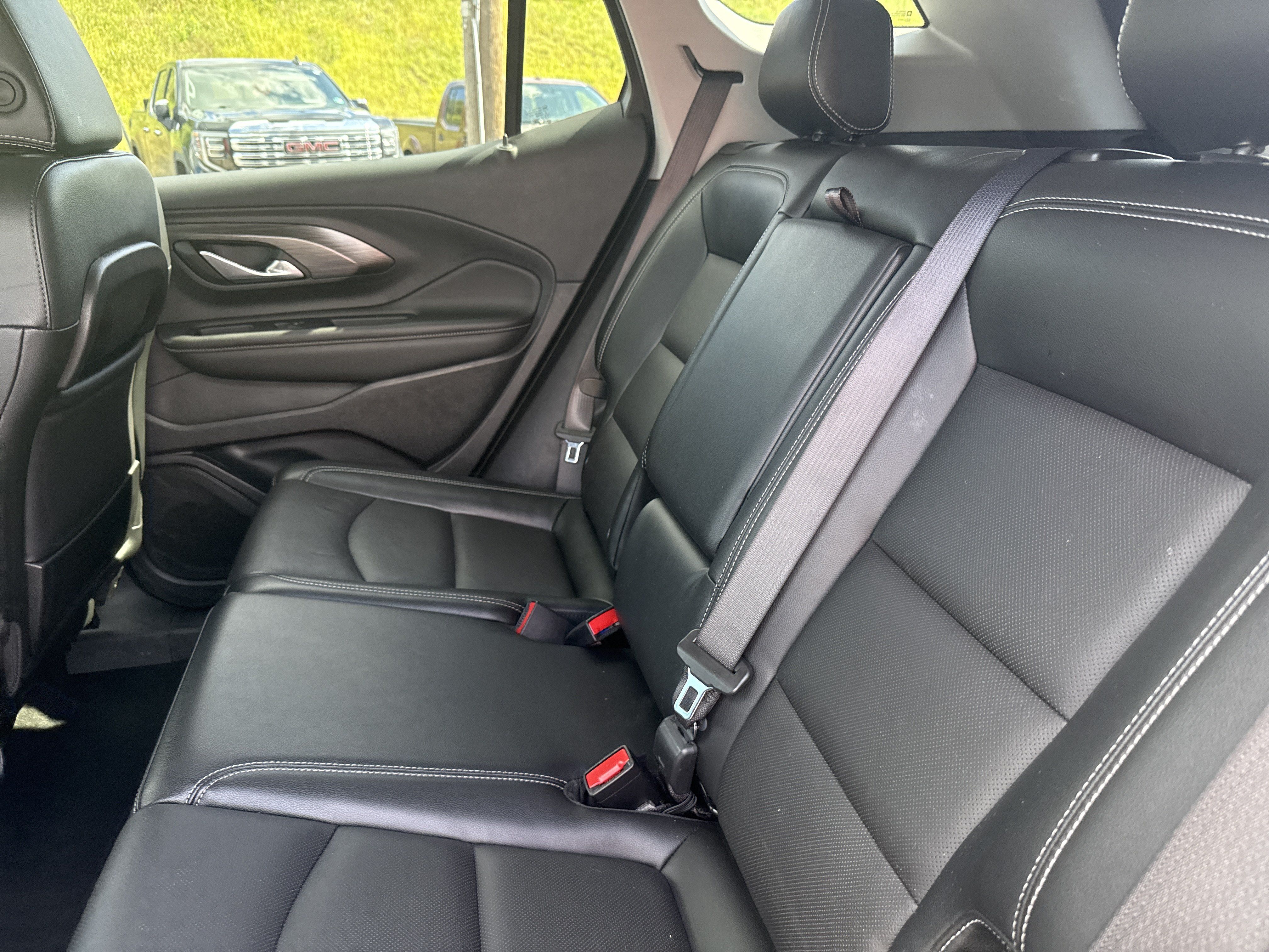 Used 2024 GMC Terrain SLT AWD/4WD image 13