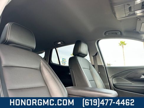 Used 2024 GMC Terrain SLT image 18