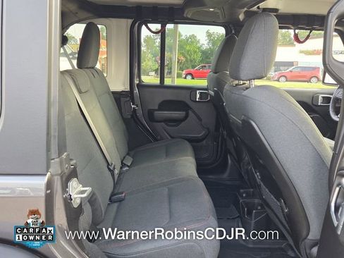 Used 2024 Jeep Wrangler Unlimited Rubicon w/ Technology Group AWD/4WD image 14