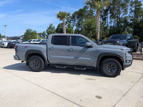 Used 2025 Nissan Frontier Pro-X w/ Pro Convenience Package RWD image 2