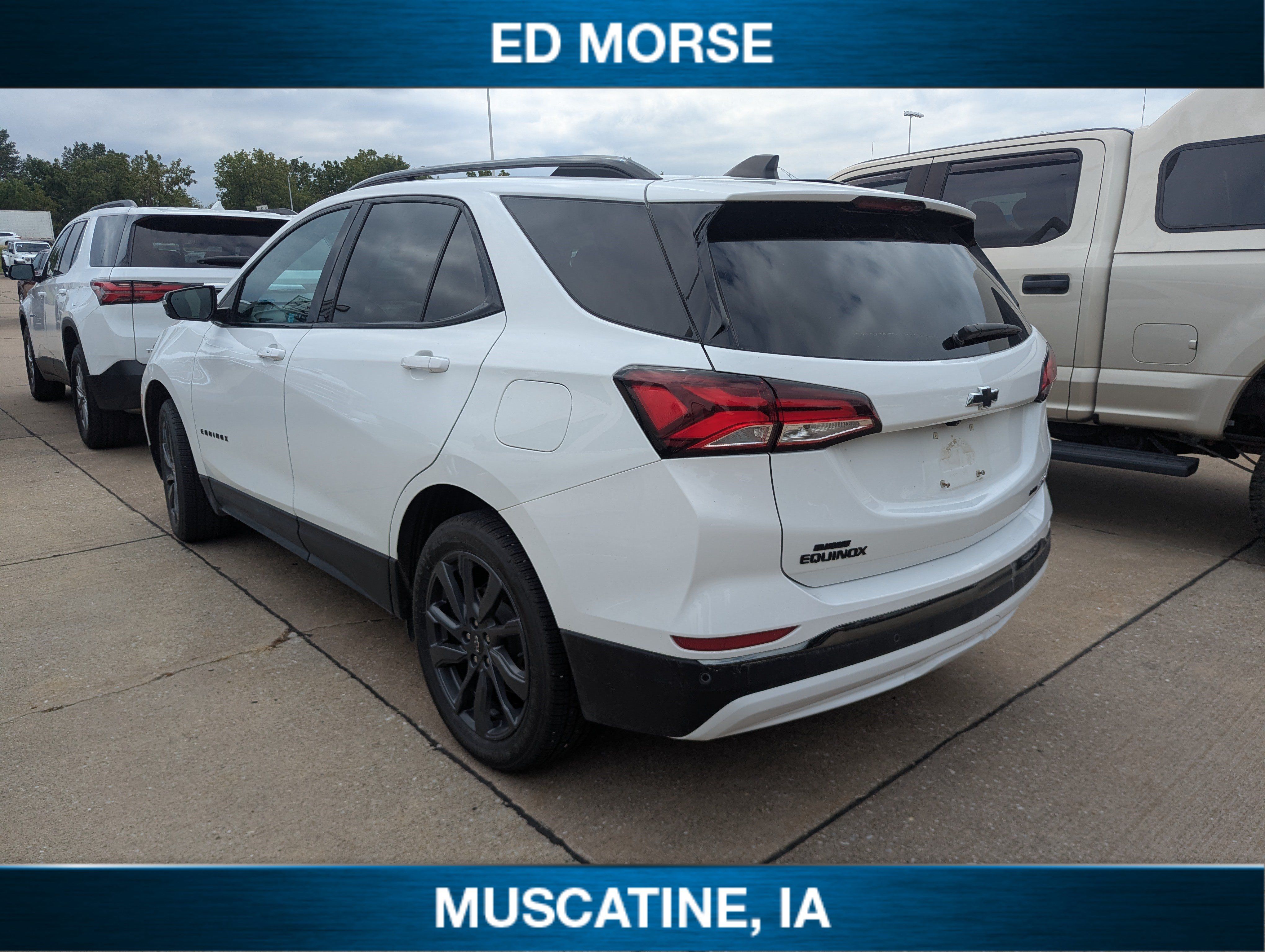 Used 2022 Chevrolet Equinox RS w/ Infotainment Package AWD/4WD image 3