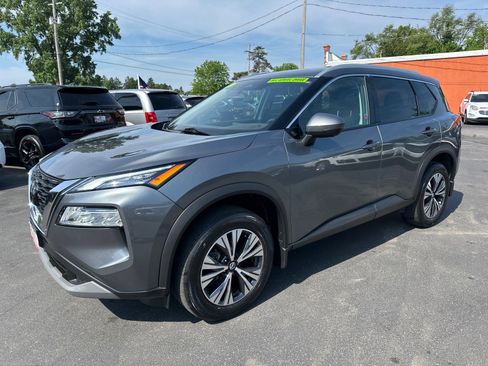 Used 2021 Nissan Rogue SV FWD image 1