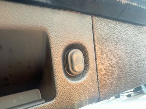 Used 2019 Chevrolet Suburban LT w/ LT Midnight Edition image 9