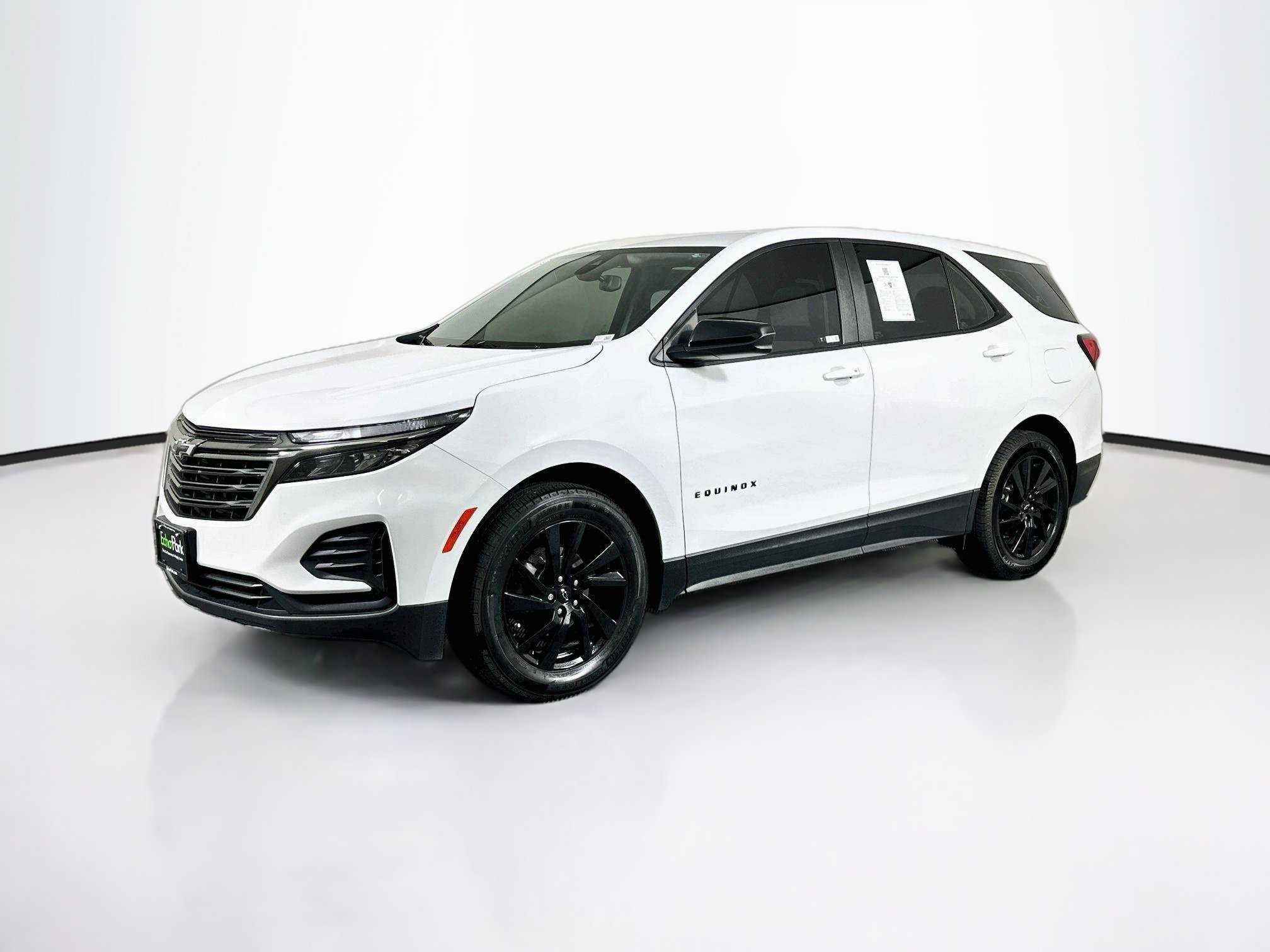 Used 2023 Chevrolet Equinox LS w/ Midnight Edition FWD image 3