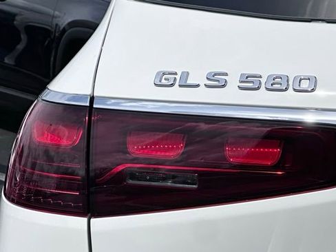New 2026 Mercedes-Benz GLS 580 4MATIC image 10