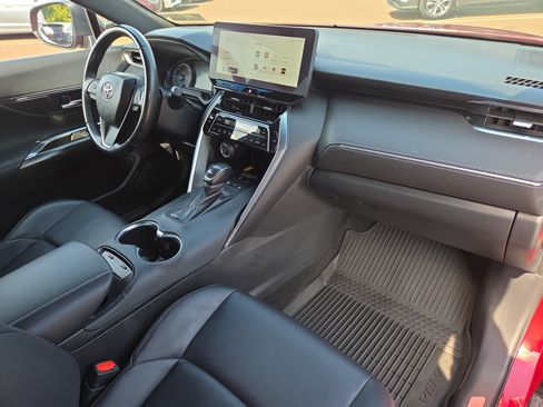 Certified 2023 Toyota Venza XLE image 17