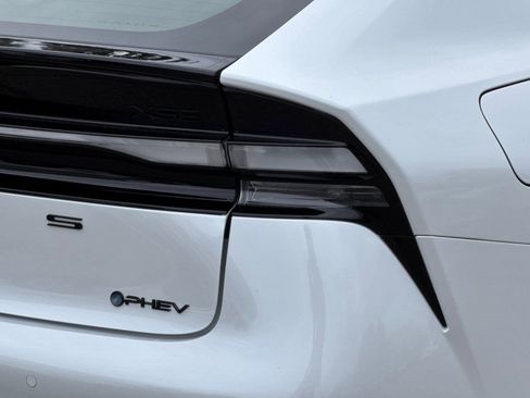 New 2026 Toyota Prius Plug-In Hybrid FWD image 31