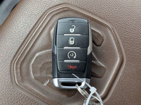 Used 2020 RAM 1500 Laramie AWD/4WD image 29