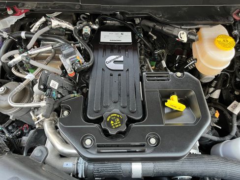 New 2026 RAM 3500 Laramie AWD/4WD image 29