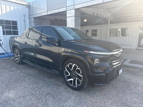 Used 2024 Chevrolet Silverado EV RST AWD/4WD image 4