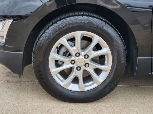 Used 2020 Chevrolet Equinox LS w/ LS Convenience Package FWD image 17