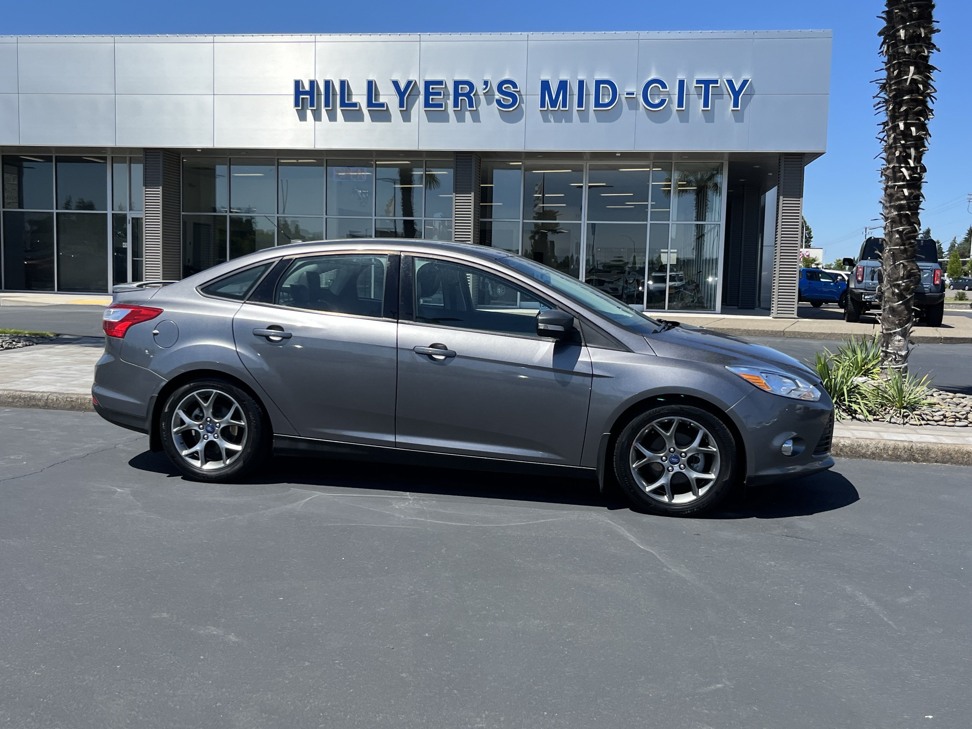 Used 2014 Ford Focus SE w/ Equipment Group 201A FWD image 2