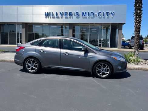 Used 2014 Ford Focus SE w/ Equipment Group 201A FWD image 2