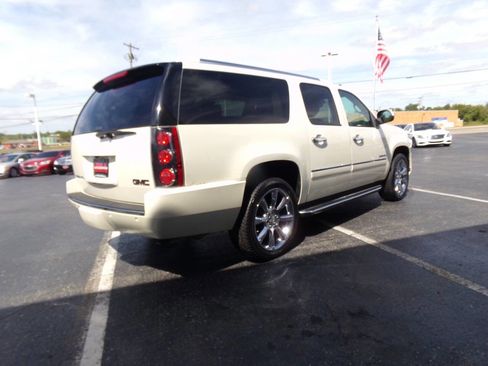 Used 2013 GMC Yukon XL Denali image 46